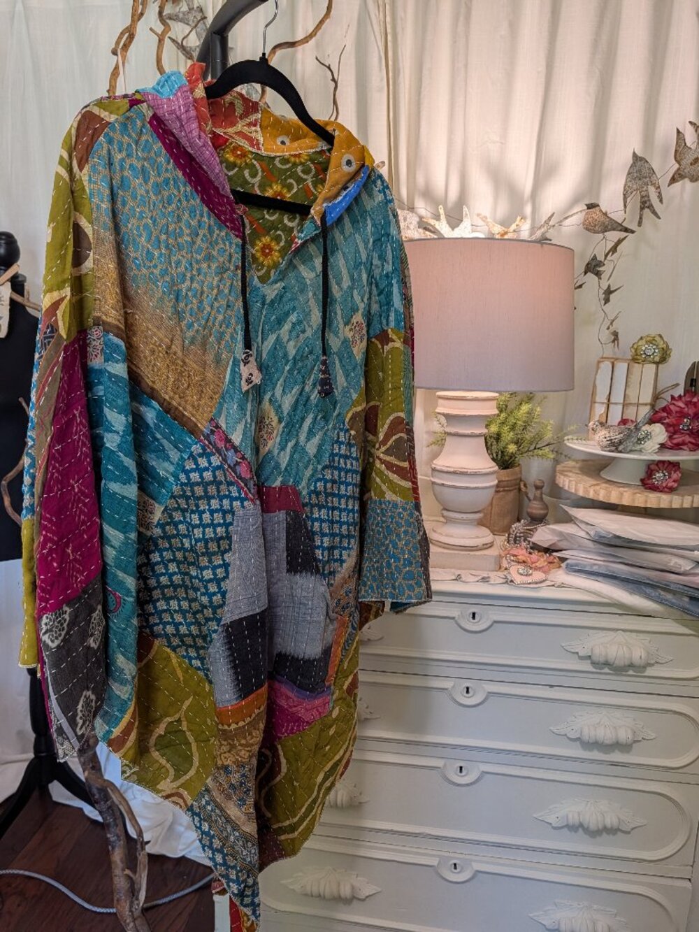 KANTHA KANGAROO POCKET HOODIE/CAPE